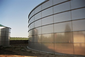 Biogasfermenter und Abwasserbehälter von Stallkamp