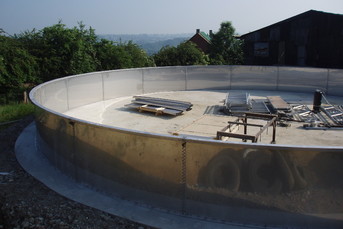 Final Manure Repository with Filling and Suction Port