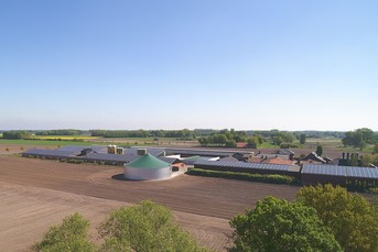 Güllehochbehälter mit Güllerührwerken