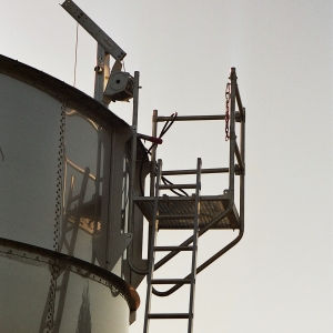 Stallkamp tank with working platform