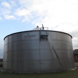 Stallkamp corrugated steel tank with cap