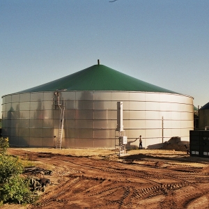 Stallkamp roof for digestate storage