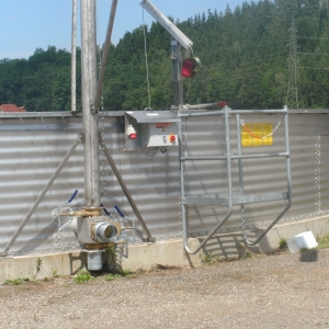 Stallkamp adding hight concrete tank with working platform