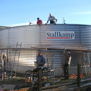 Stallkamp installation adding hight concrete tank (1)