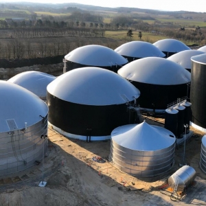 Stallkamp Mega-Biogasanlage mit Hochfermentern